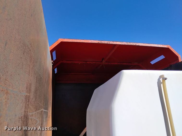 image for item DQ6182 1998 GMC T5500 chipper truck