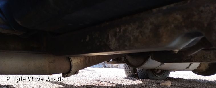 image for item DQ6182 1998 GMC T5500 chipper truck