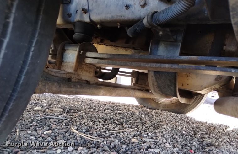 image for item DQ6182 1998 GMC T5500 chipper truck