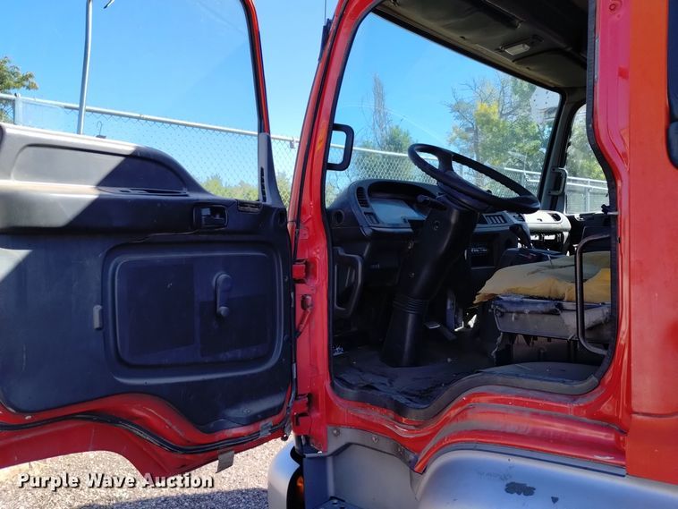 image for item DQ6182 1998 GMC T5500 chipper truck