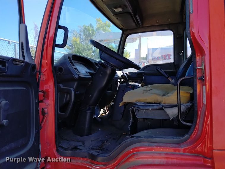 image for item DQ6182 1998 GMC T5500 chipper truck