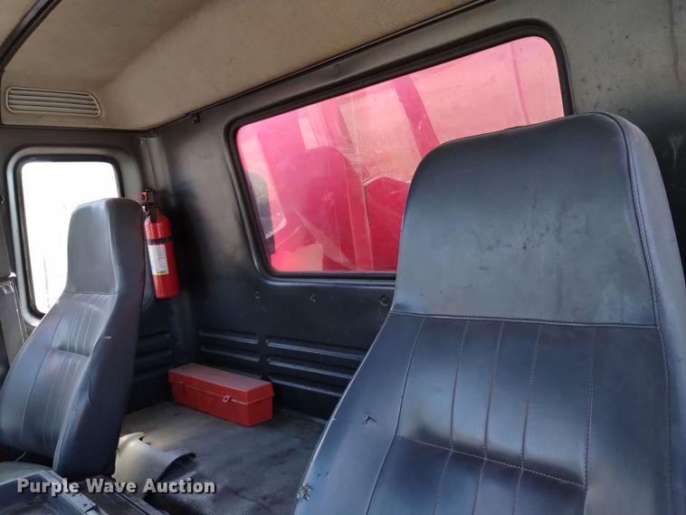 image for item DQ6182 1998 GMC T5500 chipper truck