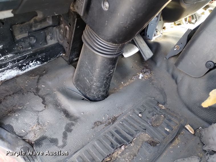 image for item DQ6182 1998 GMC T5500 chipper truck