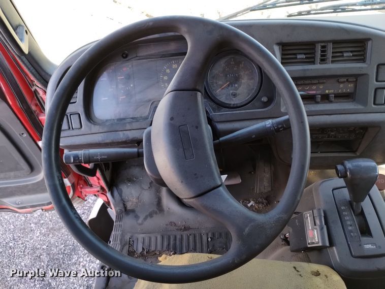 image for item DQ6182 1998 GMC T5500 chipper truck