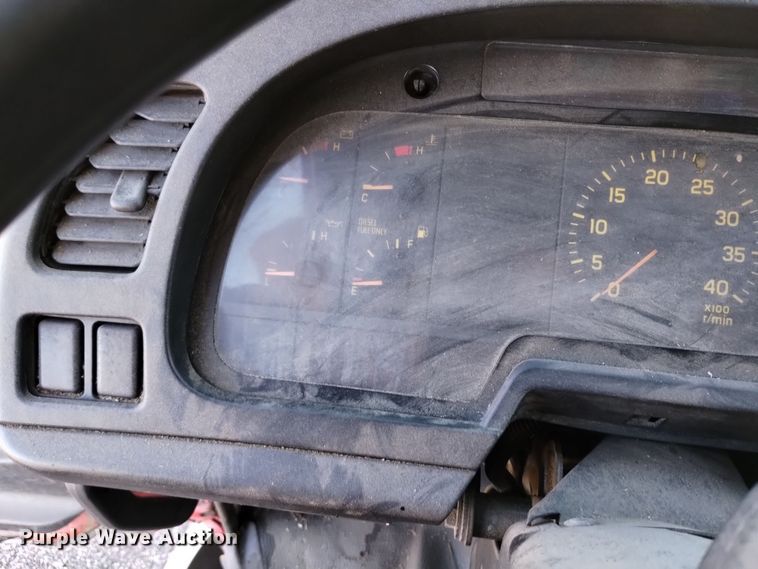 image for item DQ6182 1998 GMC T5500 chipper truck