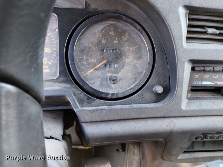 image for item DQ6182 1998 GMC T5500 chipper truck