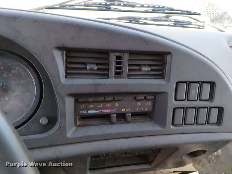 image for item DQ6182 1998 GMC T5500 chipper truck