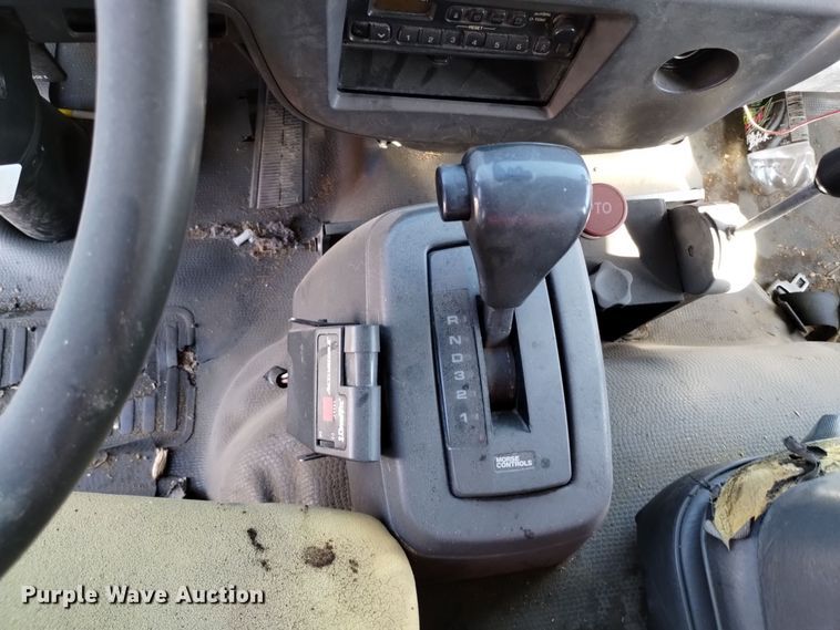 image for item DQ6182 1998 GMC T5500 chipper truck