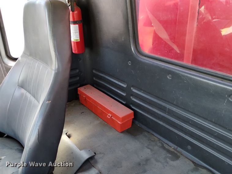 image for item DQ6182 1998 GMC T5500 chipper truck