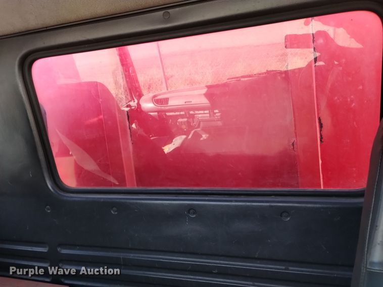 image for item DQ6182 1998 GMC T5500 chipper truck