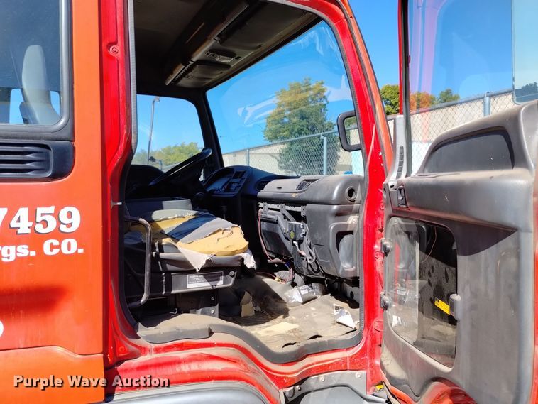 image for item DQ6182 1998 GMC T5500 chipper truck