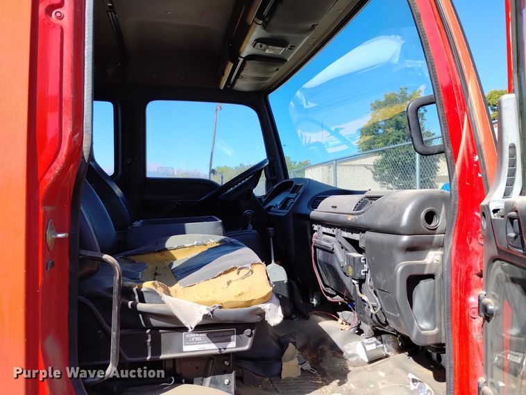 image for item DQ6182 1998 GMC T5500 chipper truck