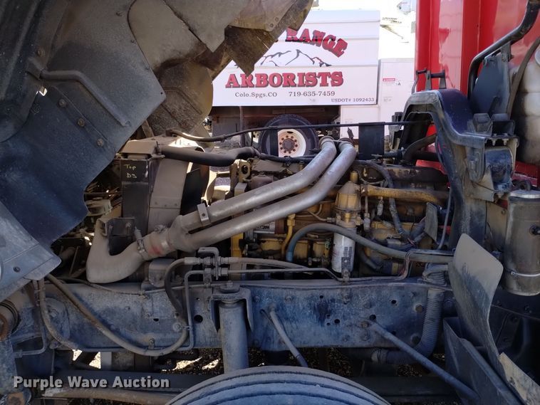 image for item DQ6182 1998 GMC T5500 chipper truck