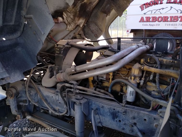 image for item DQ6182 1998 GMC T5500 chipper truck