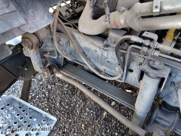 image for item DQ6182 1998 GMC T5500 chipper truck