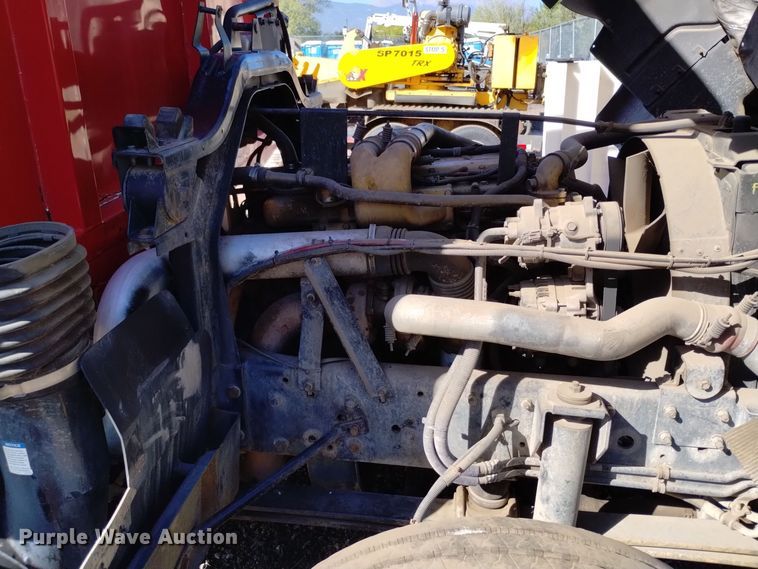 image for item DQ6182 1998 GMC T5500 chipper truck