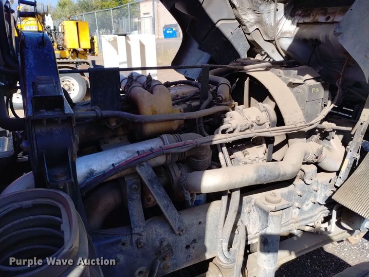 image for item DQ6182 1998 GMC T5500 chipper truck