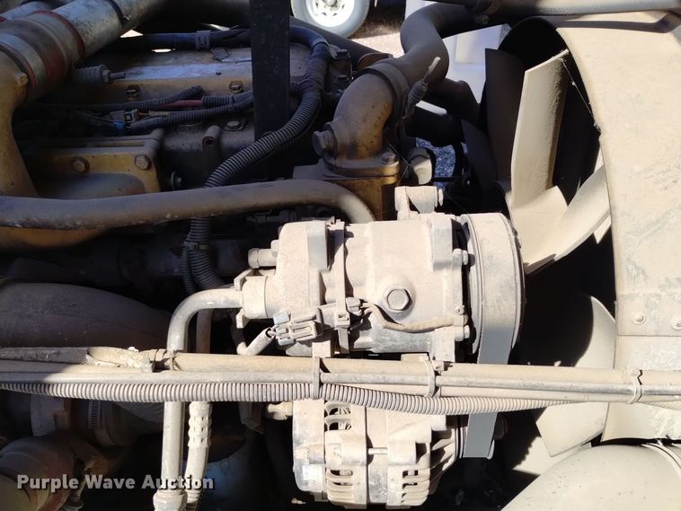 image for item DQ6182 1998 GMC T5500 chipper truck