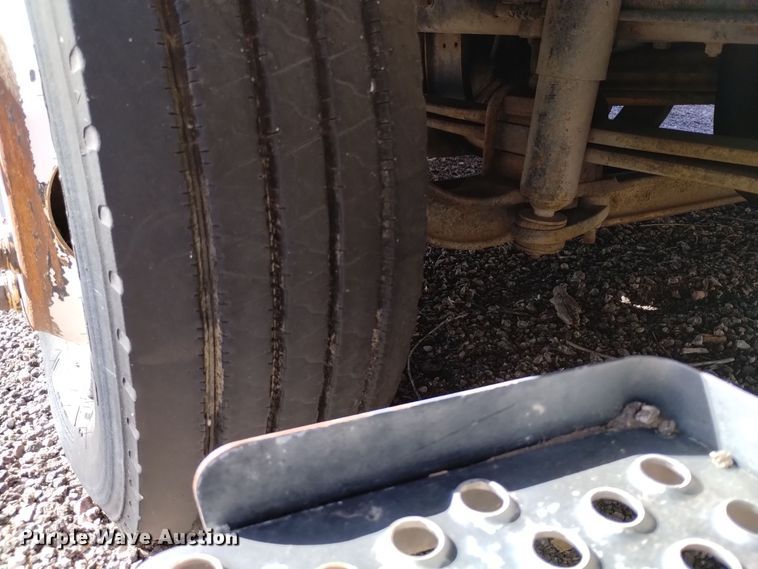 image for item DQ6182 1998 GMC T5500 chipper truck