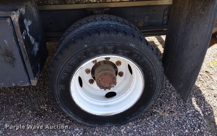 image for item DQ6182 1998 GMC T5500 chipper truck