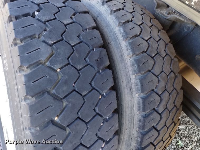 image for item DQ6182 1998 GMC T5500 chipper truck