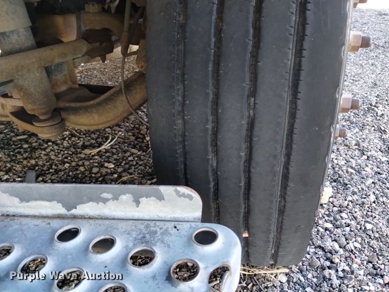 image for item DQ6182 1998 GMC T5500 chipper truck