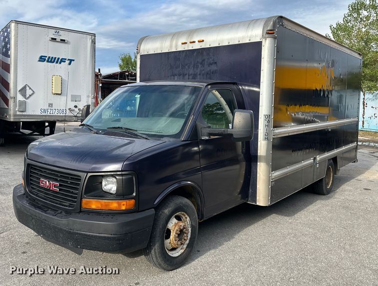 image for item DR2703 2012 GMC Magnavan box truck