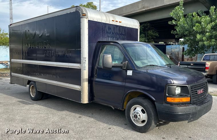 image for item DR2703 2012 GMC Magnavan box truck