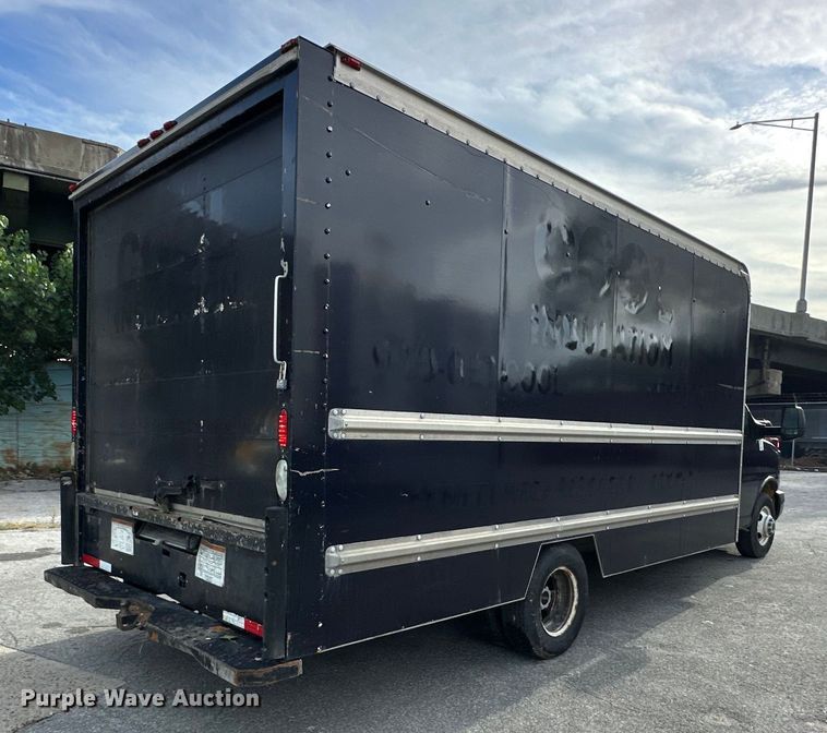 image for item DR2703 2012 GMC Magnavan box truck