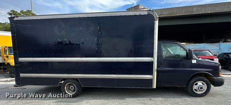 image for item DR2703 2012 GMC Magnavan box truck