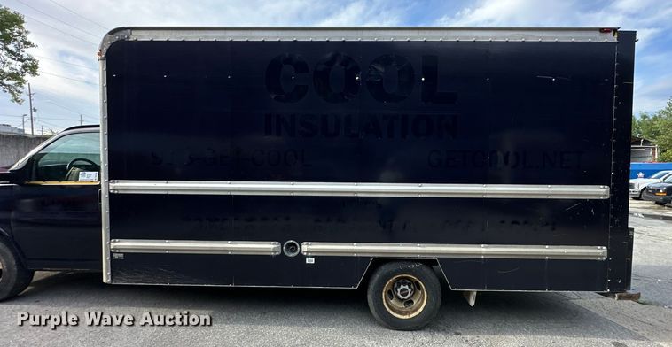 image for item DR2703 2012 GMC Magnavan box truck