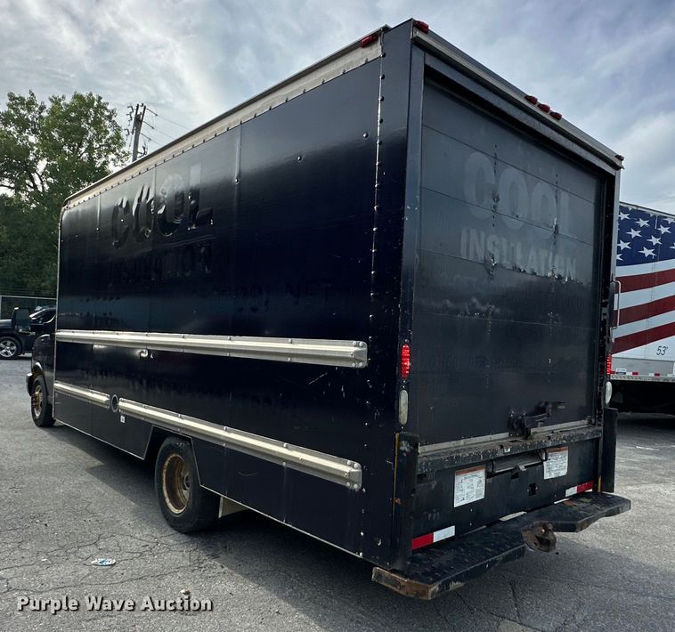 image for item DR2703 2012 GMC Magnavan box truck