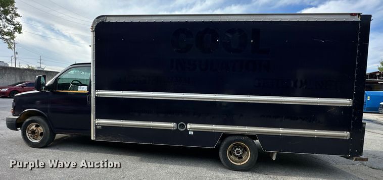 image for item DR2703 2012 GMC Magnavan box truck