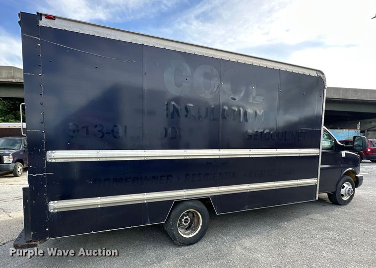 image for item DR2703 2012 GMC Magnavan box truck