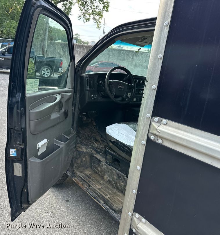 image for item DR2703 2012 GMC Magnavan box truck