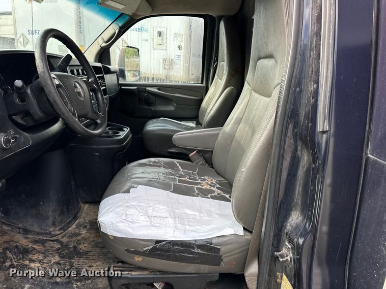 image for item DR2703 2012 GMC Magnavan box truck