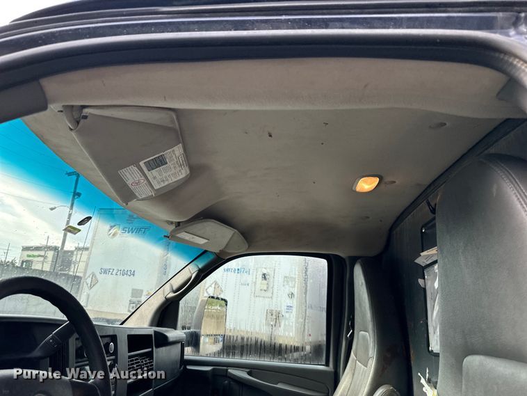 image for item DR2703 2012 GMC Magnavan box truck