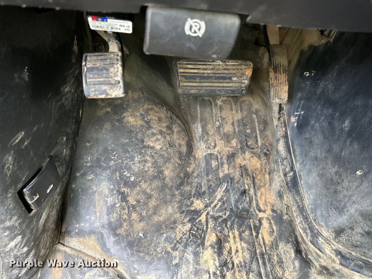 image for item DR2703 2012 GMC Magnavan box truck