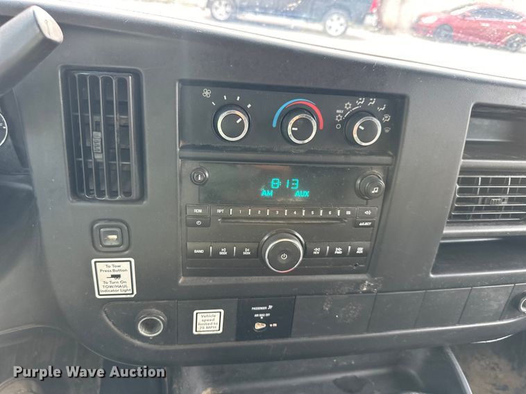 image for item DR2703 2012 GMC Magnavan box truck