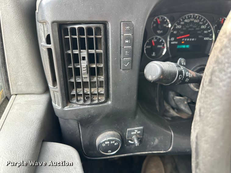 image for item DR2703 2012 GMC Magnavan box truck