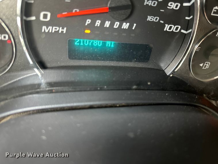 image for item DR2703 2012 GMC Magnavan box truck