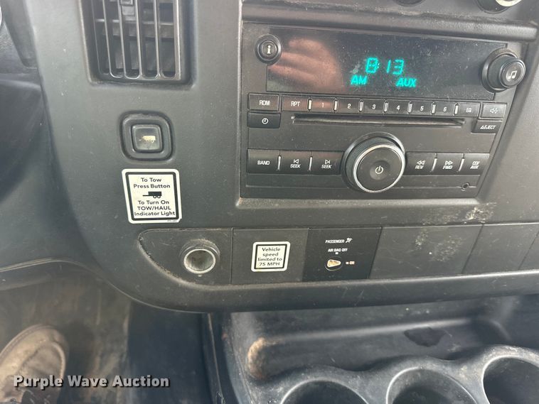 image for item DR2703 2012 GMC Magnavan box truck