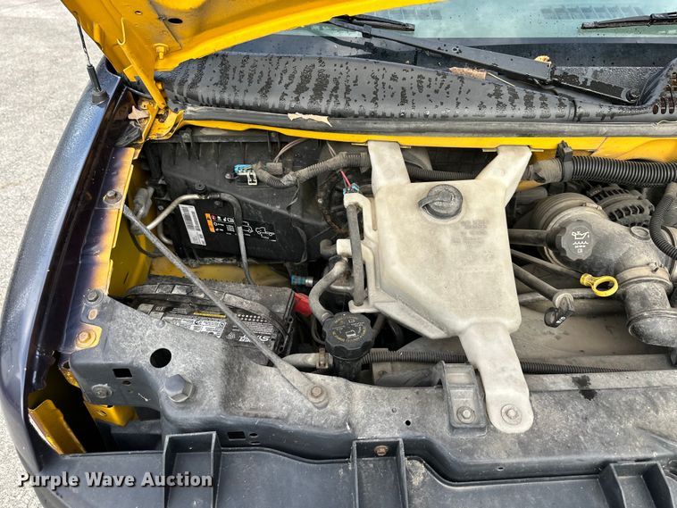 image for item DR2703 2012 GMC Magnavan box truck