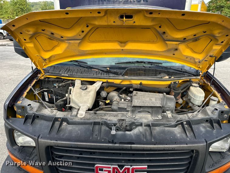 image for item DR2703 2012 GMC Magnavan box truck