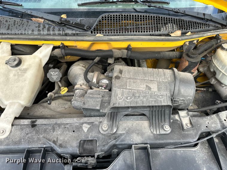 image for item DR2703 2012 GMC Magnavan box truck