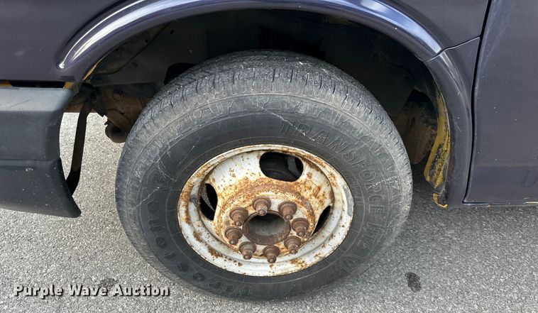 image for item DR2703 2012 GMC Magnavan box truck