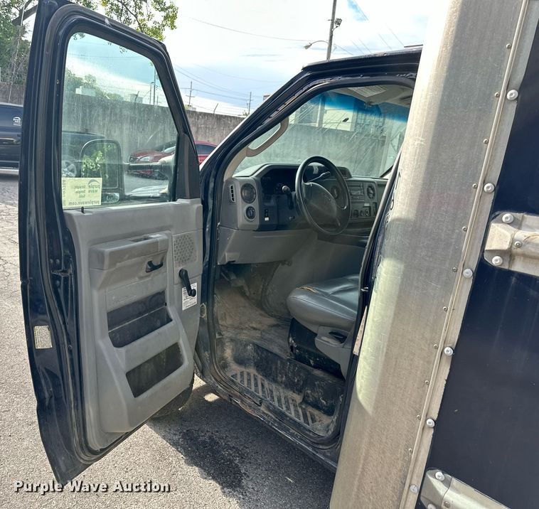 image for item DR2704 2012 Ford E350 Super Duty box truck