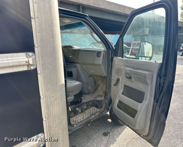 image for item DR2704 2012 Ford E350 Super Duty box truck