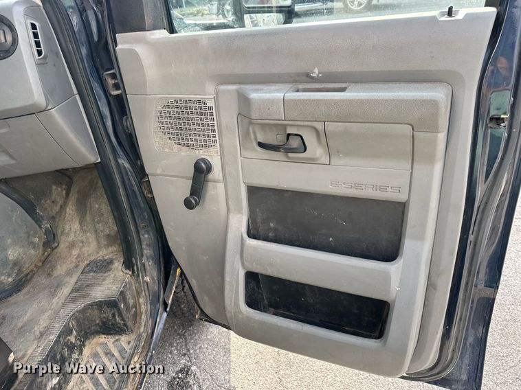 image for item DR2704 2012 Ford E350 Super Duty box truck