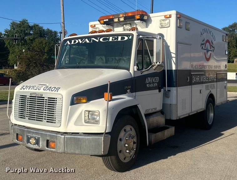 image for item DR2706 1994 Freightliner  Cascadia ambulance